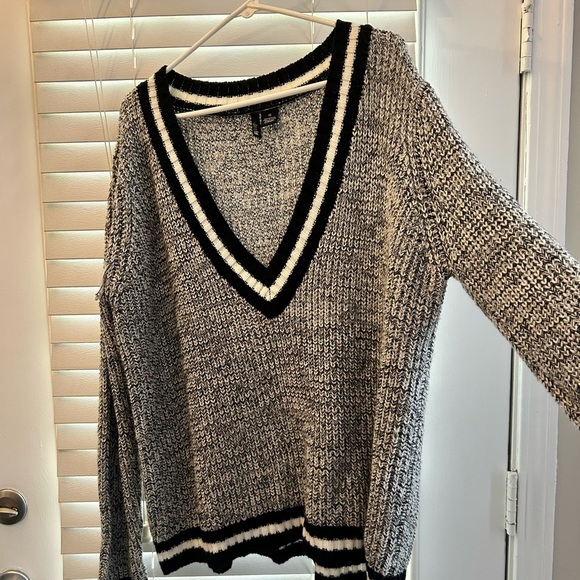 Fashion Nova Plus Striped V-Neck Sweater size 1X - Picture 1 of 9